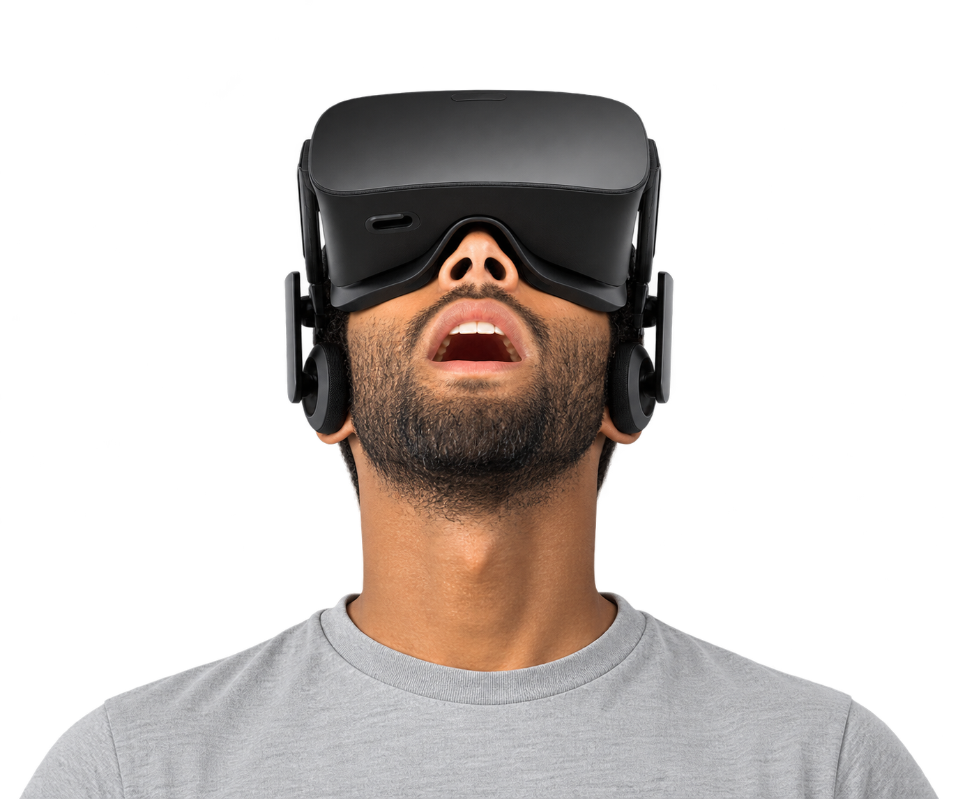 Une personne portant un casque de réalité virtuelle, la tête tournée vers le haut, vers les coordonnées.